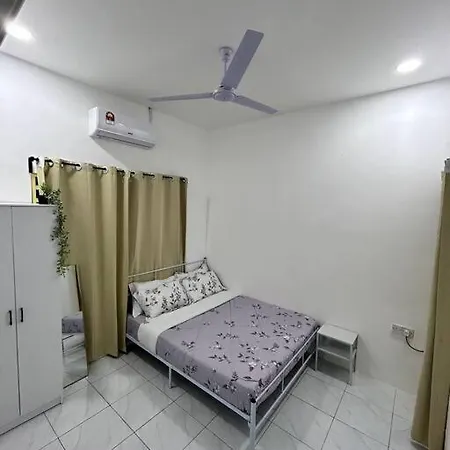 Zh Homestay Teluk Batik Lumut Exterior photo