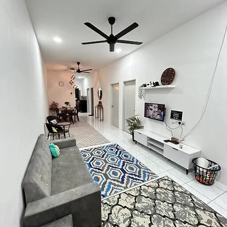 Zh Homestay Teluk Batik Lumut Exterior photo