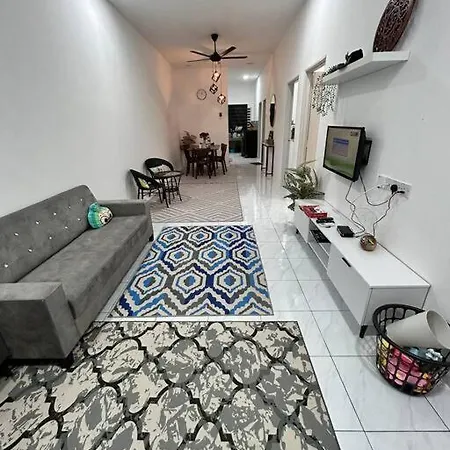 Zh Homestay Teluk Batik Lumut Exterior photo