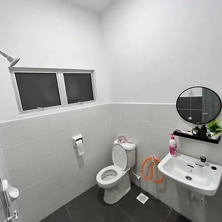 Zh Homestay Teluk Batik Lumut Exterior photo