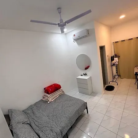 Zh Homestay Teluk Batik Lumut Exterior photo