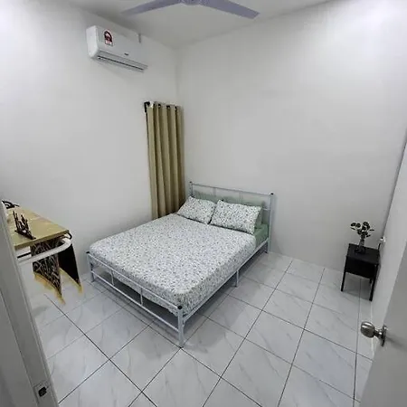 Zh Homestay Teluk Batik Lumut Exterior photo