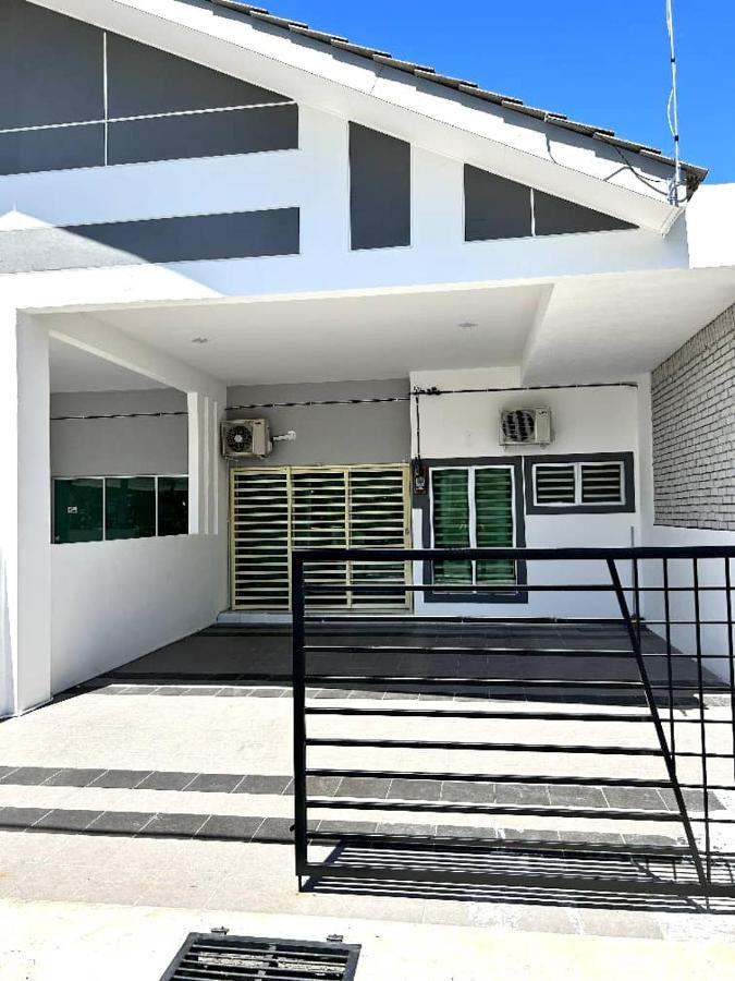 Zh Teluk Batik Holiday home